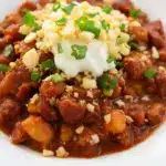 easy slow cooker football sunday chili - featured image